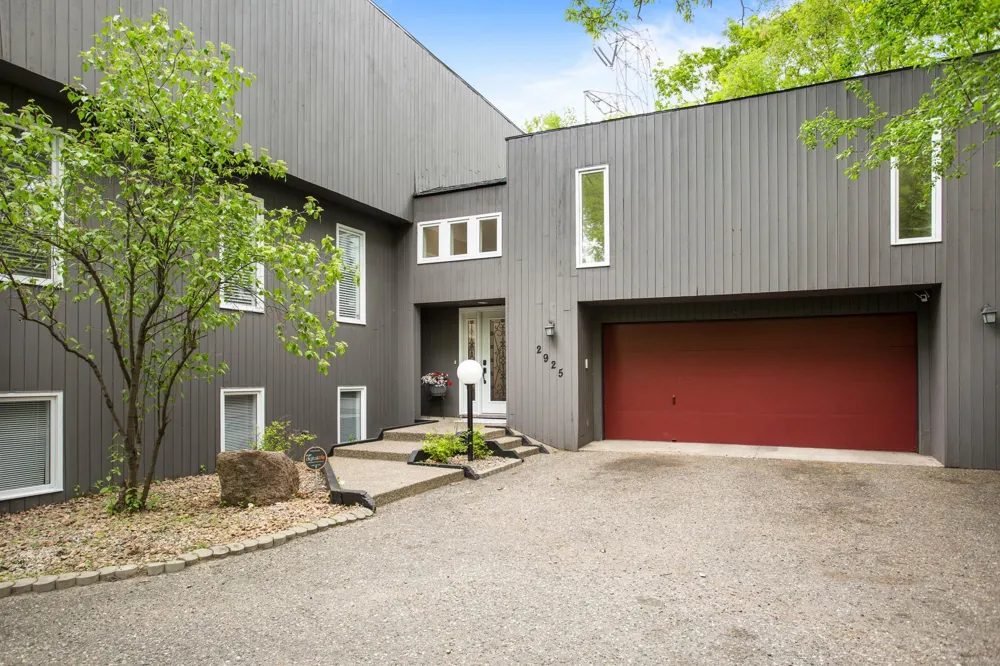 2925 Minnehaha Curve Minnetonka, MN 55391