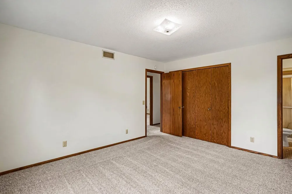 3053 Pine Ridge Drive Eagan, MN 55121