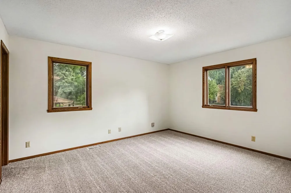 3053 Pine Ridge Drive Eagan, MN 55121