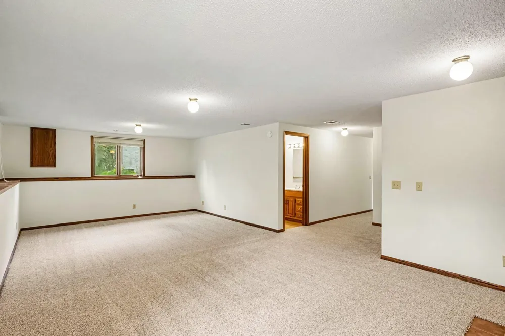 3053 Pine Ridge Drive Eagan, MN 55121