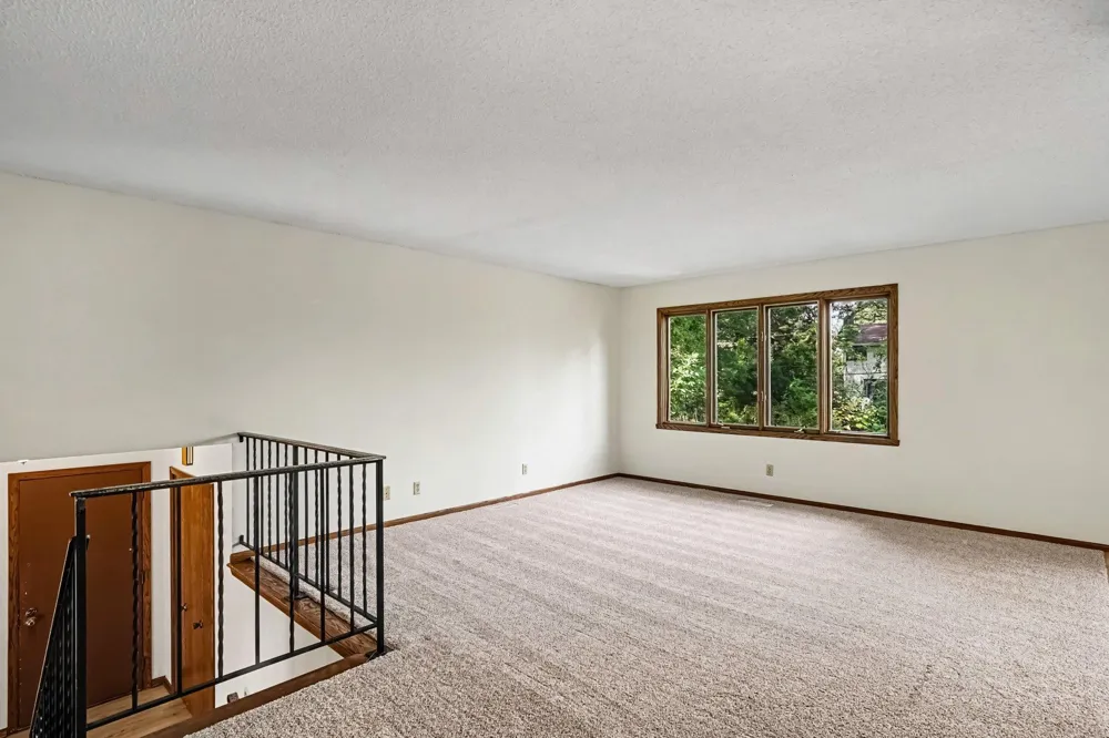 3053 Pine Ridge Drive Eagan, MN 55121