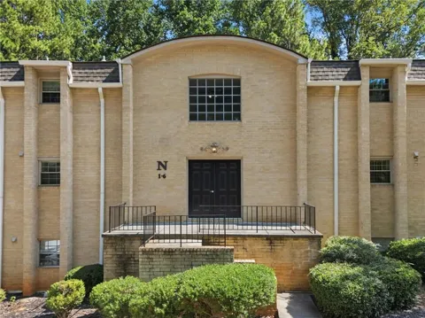 5400 Roswell Road #N6