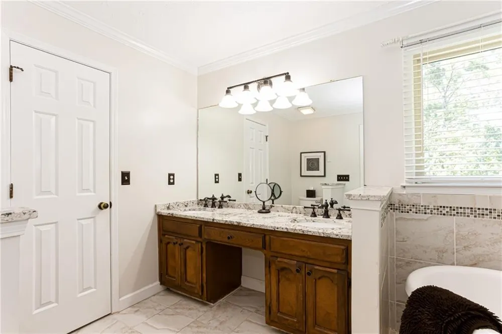 2431 Chimney Top Lane Snellville, GA 30078