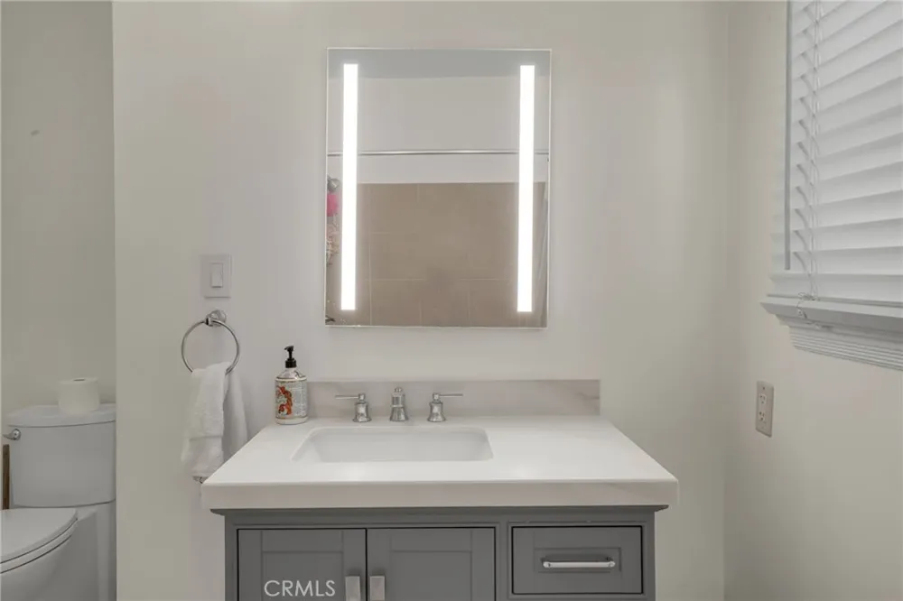 9812 S Denker Los Angeles, CA 90047