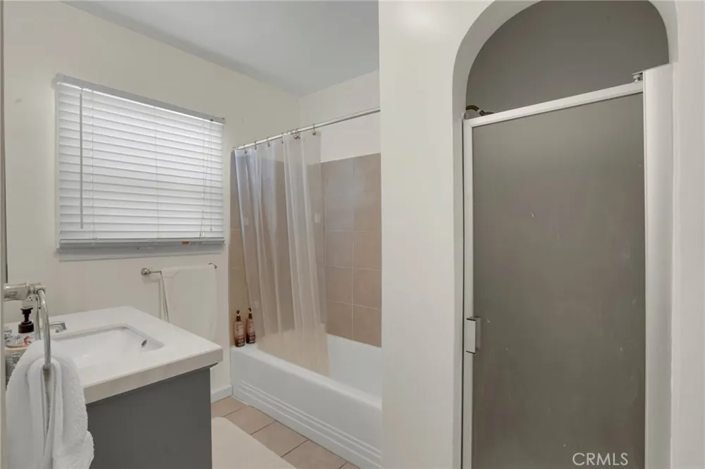 9812 S Denker Los Angeles, CA 90047