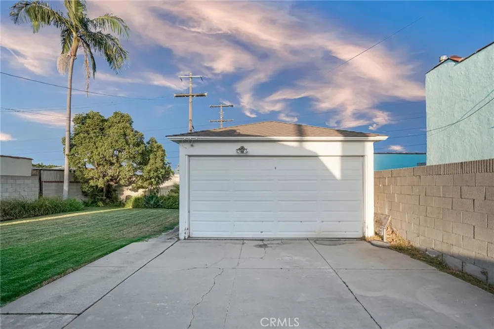 9812 S Denker Los Angeles, CA 90047
