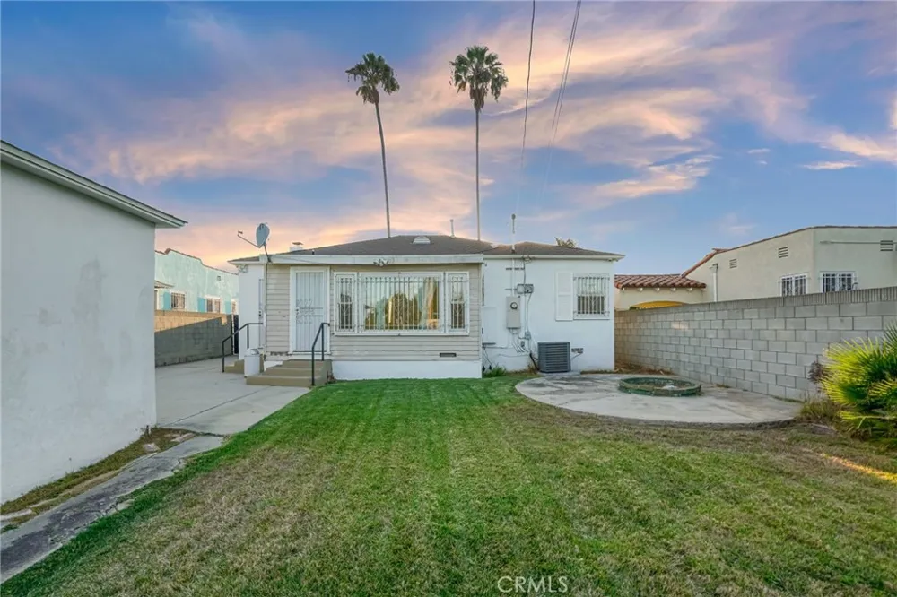 9812 S Denker Los Angeles, CA 90047
