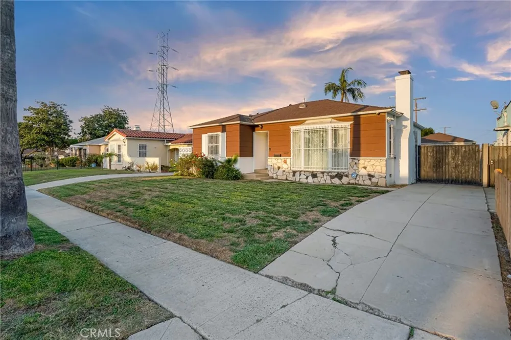 9812 S Denker Los Angeles, CA 90047