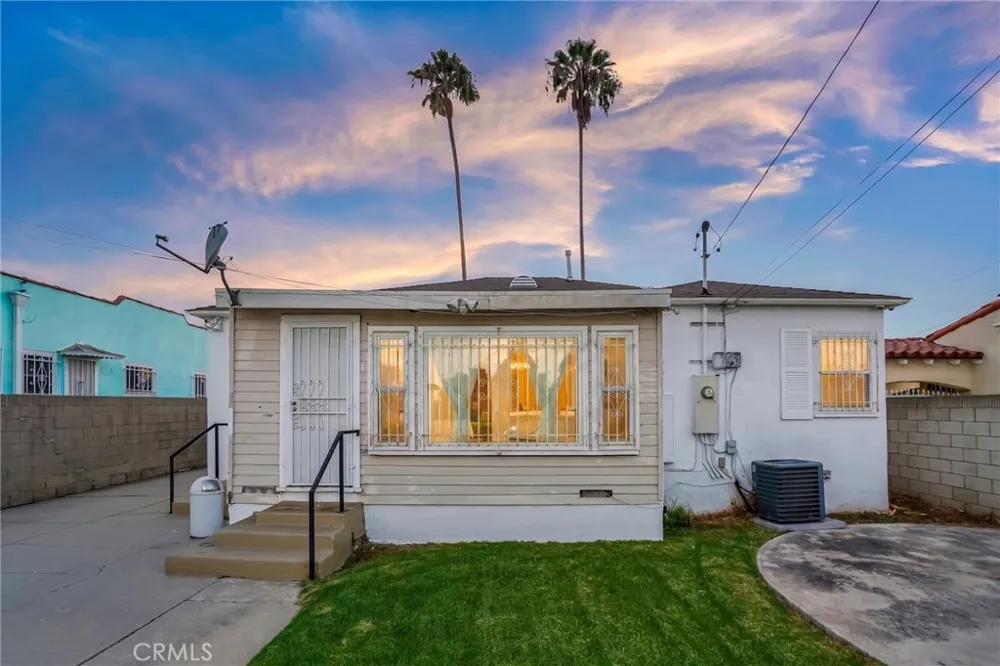 9812 S Denker Los Angeles, CA 90047