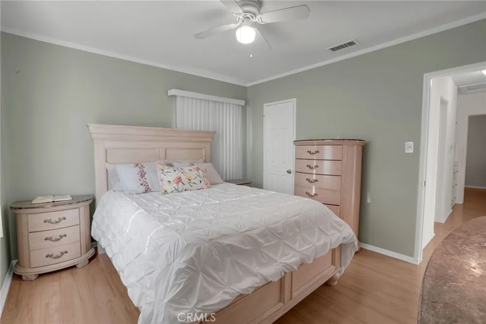 9812 S Denker Los Angeles, CA 90047