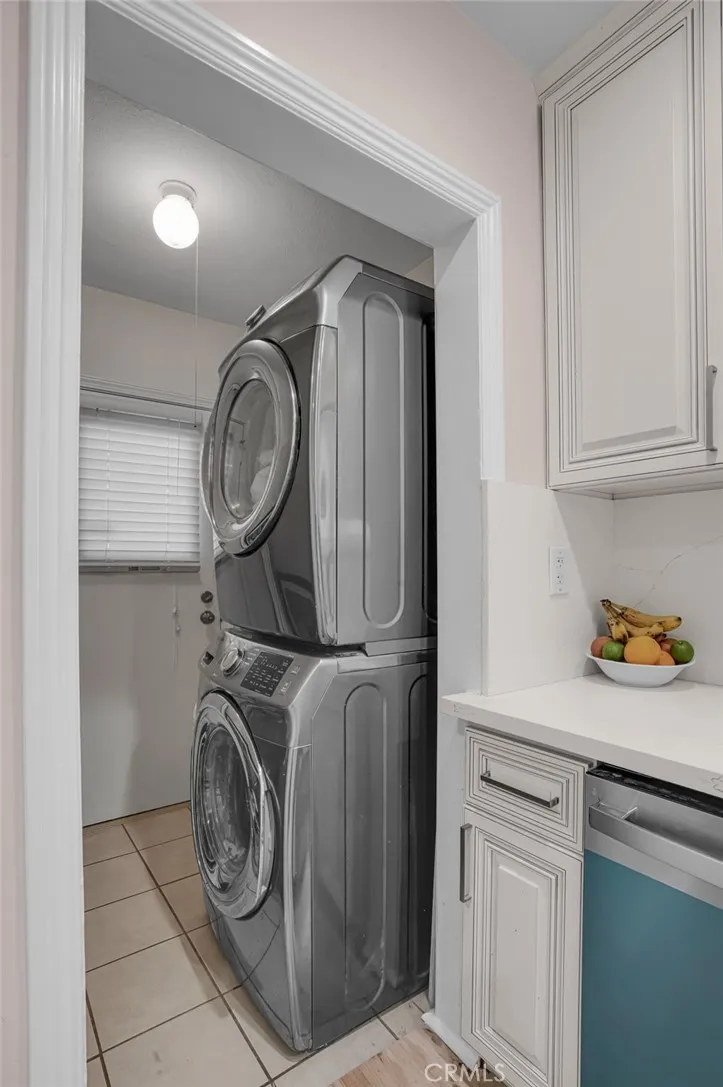 9812 S Denker Los Angeles, CA 90047