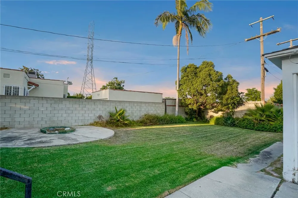9812 S Denker Los Angeles, CA 90047