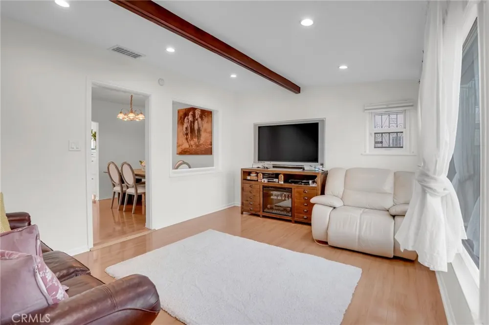 9812 S Denker Los Angeles, CA 90047