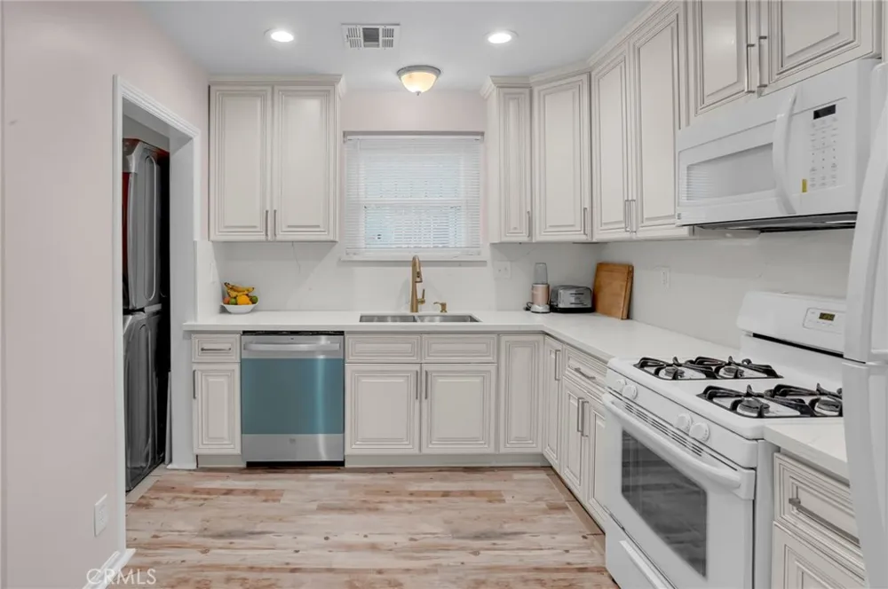 9812 S Denker Los Angeles, CA 90047