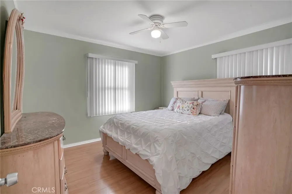 9812 S Denker Los Angeles, CA 90047