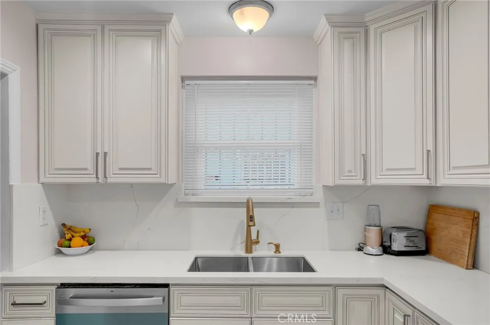 9812 S Denker Los Angeles, CA 90047