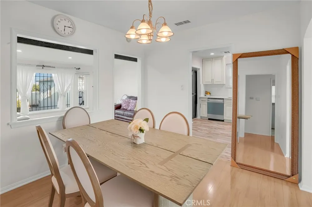 9812 S Denker Los Angeles, CA 90047