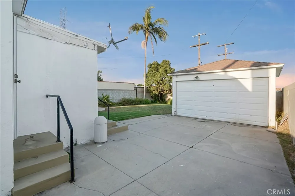 9812 S Denker Los Angeles, CA 90047