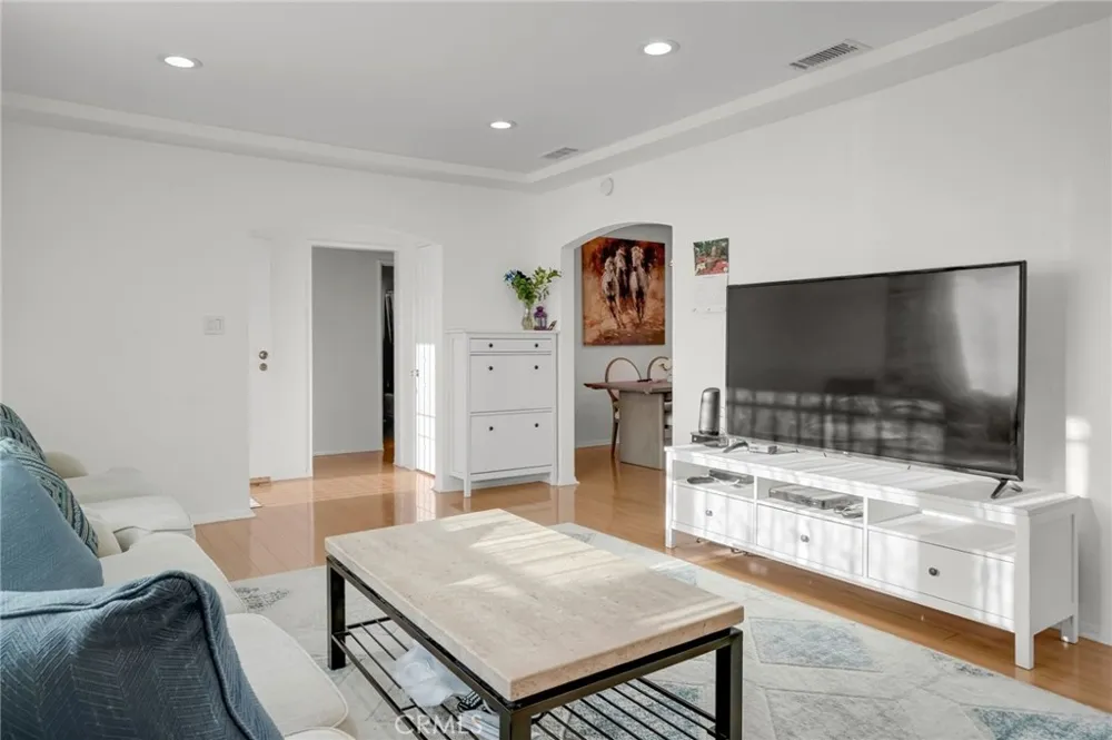 9812 S Denker Los Angeles, CA 90047