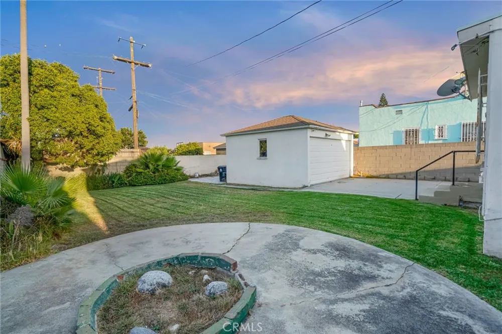 9812 S Denker Los Angeles, CA 90047