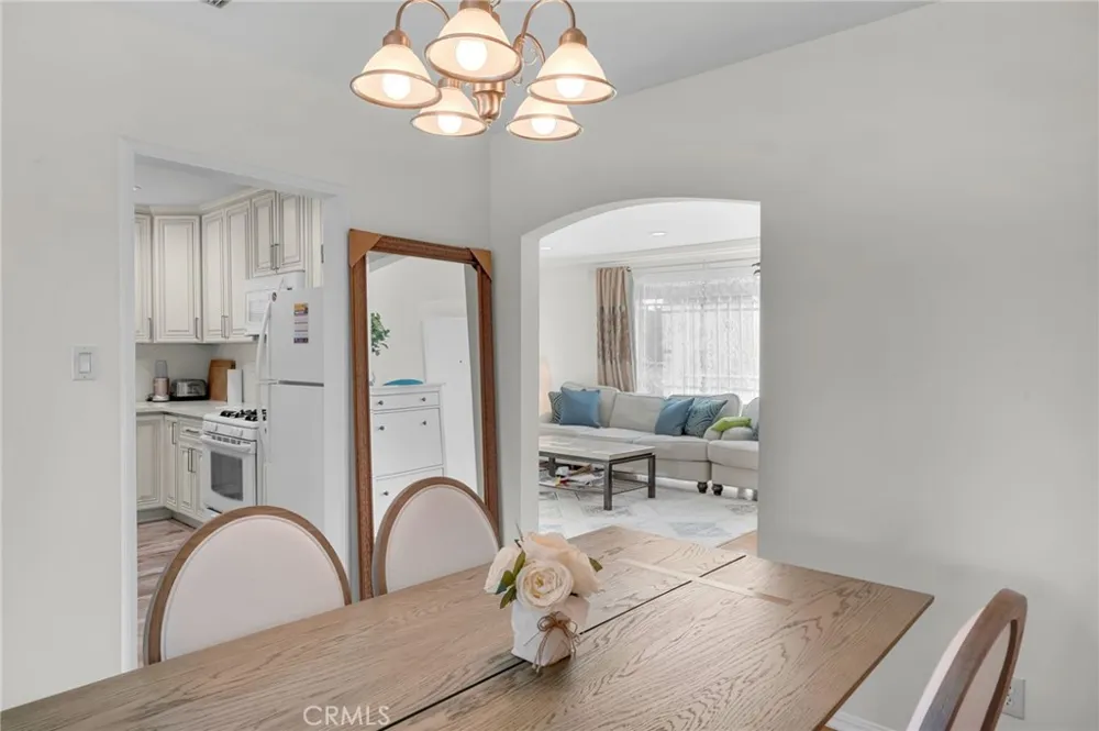 9812 S Denker Los Angeles, CA 90047