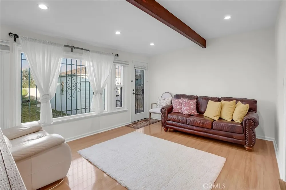 9812 S Denker Los Angeles, CA 90047