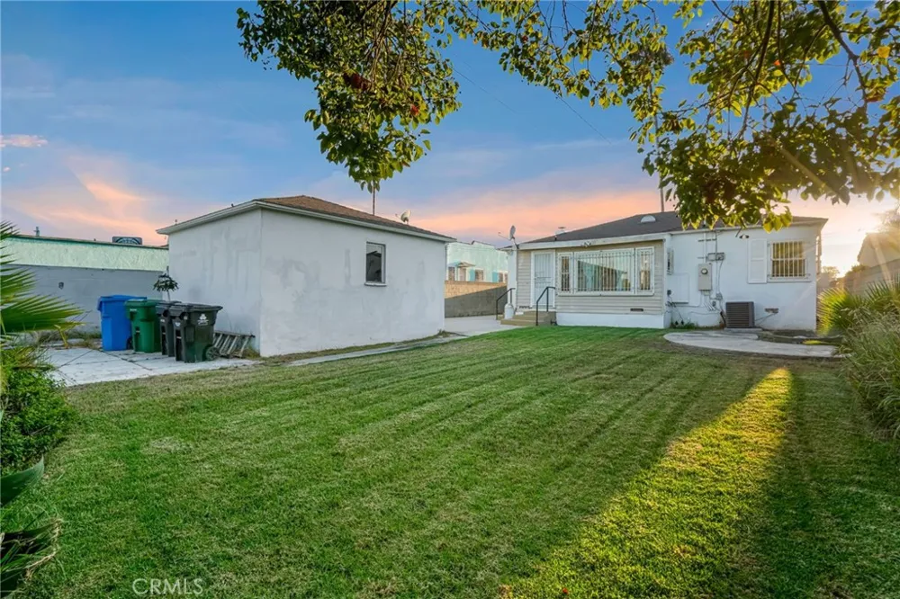 9812 S Denker Los Angeles, CA 90047