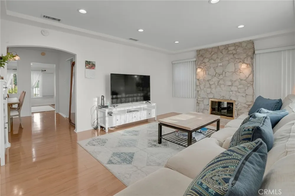 9812 S Denker Los Angeles, CA 90047