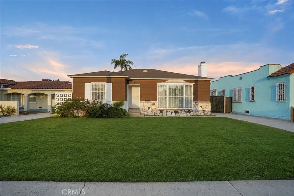 9812 S Denker Los Angeles, CA 90047