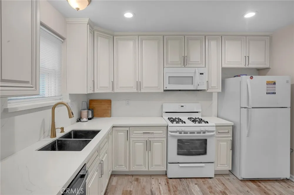 9812 S Denker Los Angeles, CA 90047