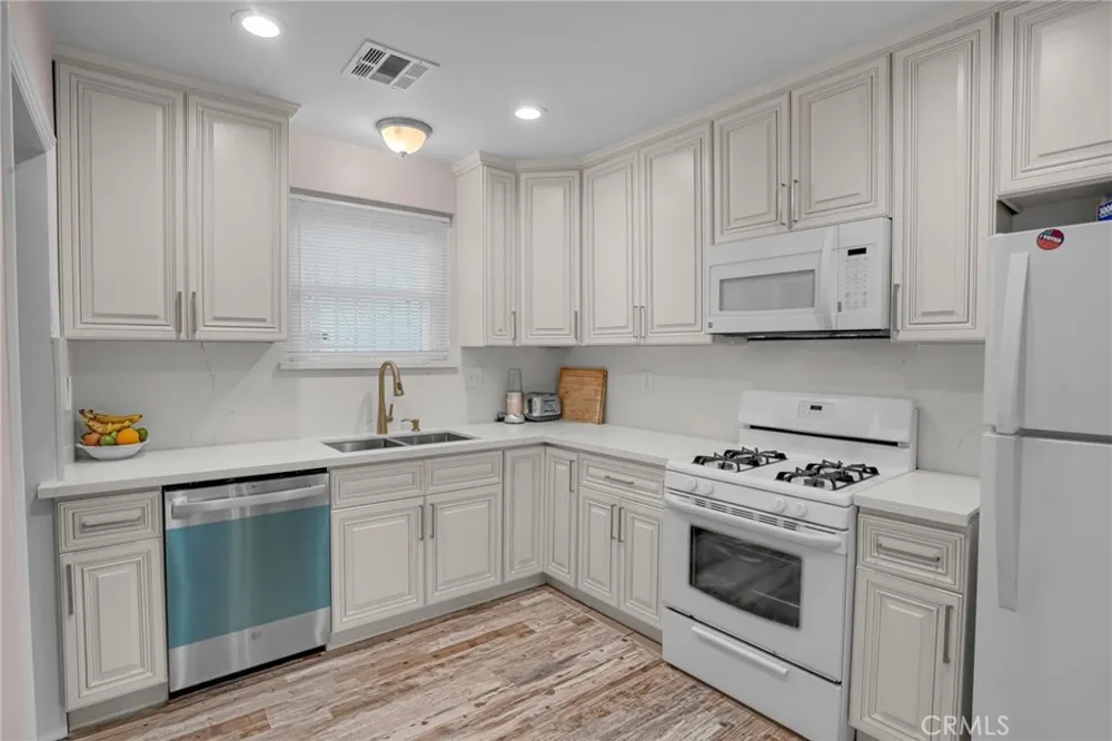 9812 S Denker Los Angeles, CA 90047