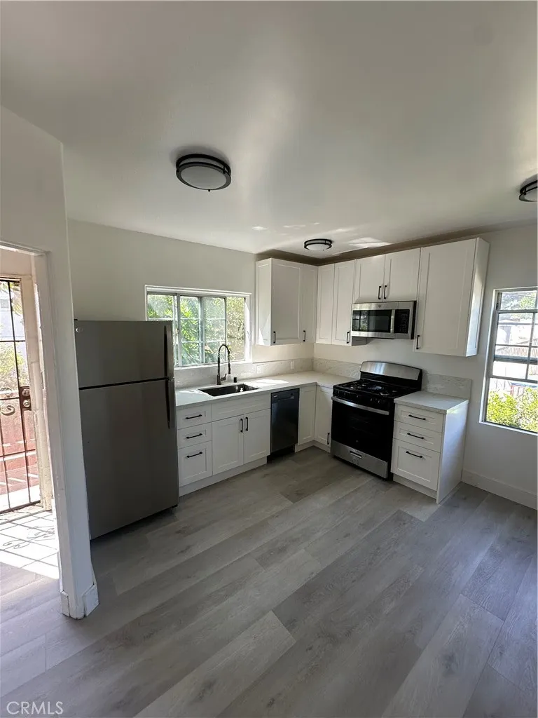 4119 3rd #1/2 Los Angeles, CA 90008
