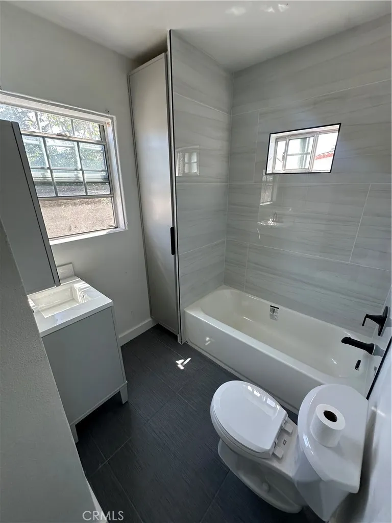 4119 3rd #1/2 Los Angeles, CA 90008