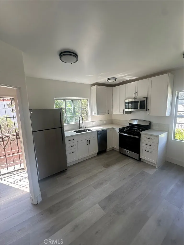 4119 3rd #1/2 Los Angeles, CA 90008