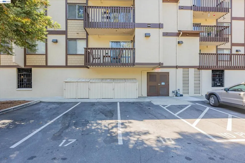 1775 Panda Way #103 Hayward, CA 94541