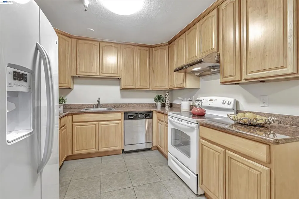 1775 Panda Way #103 Hayward, CA 94541