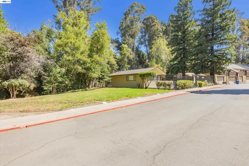 1775 Panda Way #103 Hayward, CA 94541