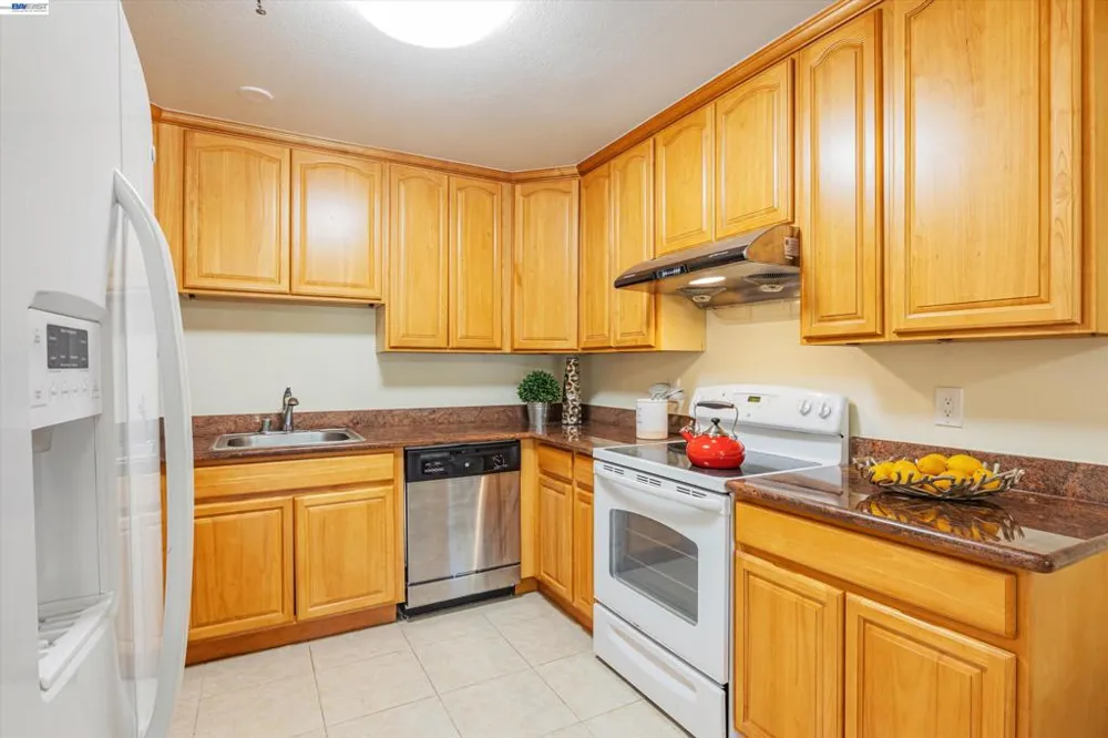 1775 Panda Way #103 Hayward, CA 94541