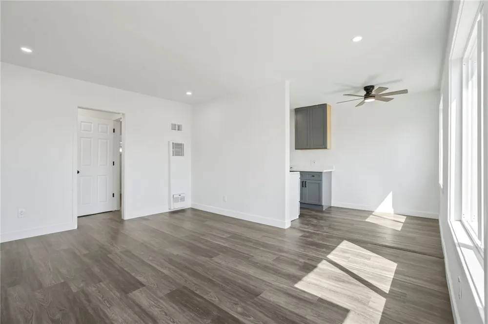 925 W 84th Los Angeles, CA 90044