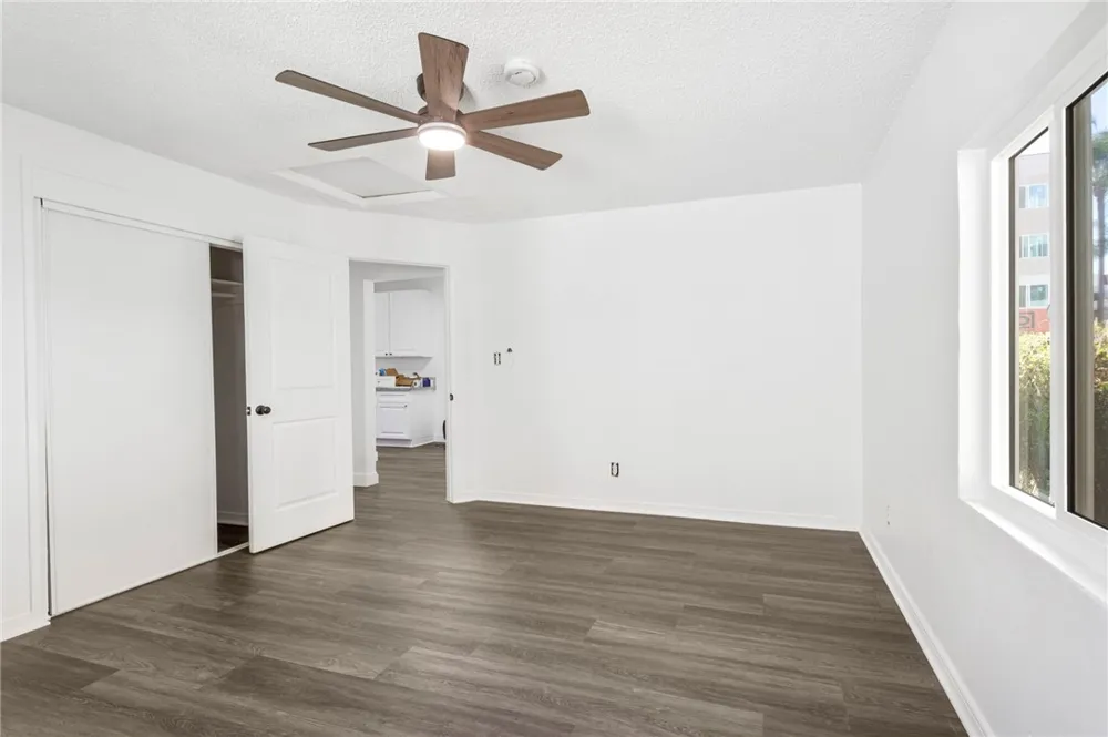 925 W 84th Los Angeles, CA 90044