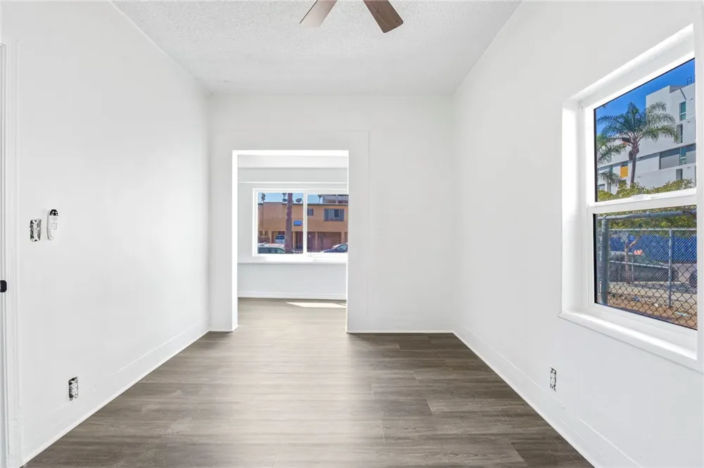 925 W 84th Los Angeles, CA 90044