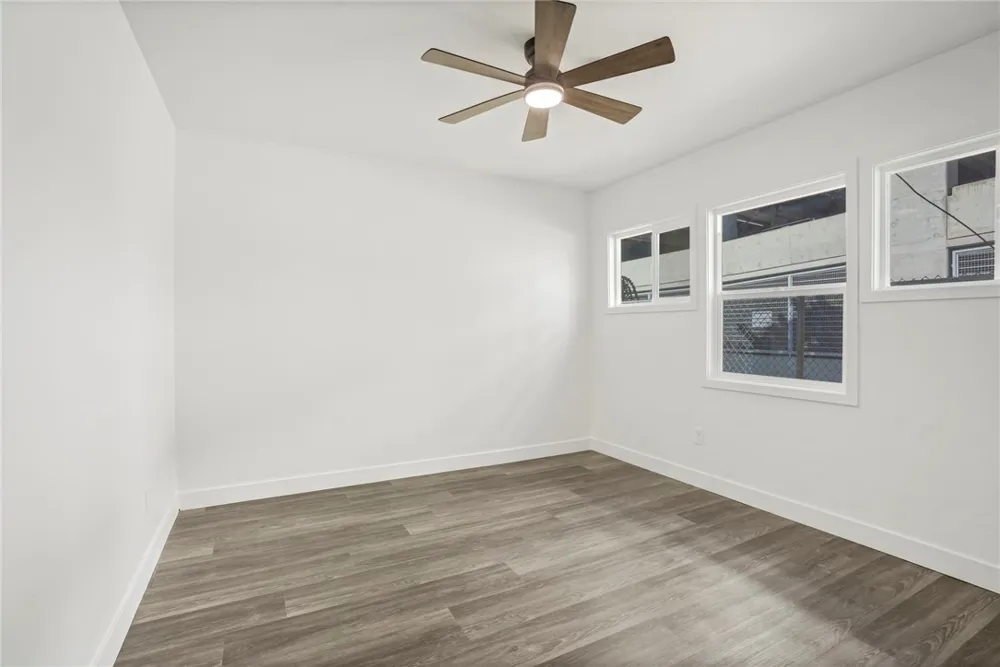 925 W 84th Los Angeles, CA 90044