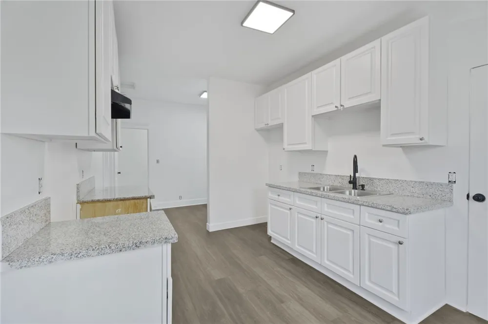 925 W 84th Los Angeles, CA 90044