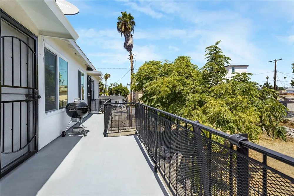 925 W 84th Los Angeles, CA 90044