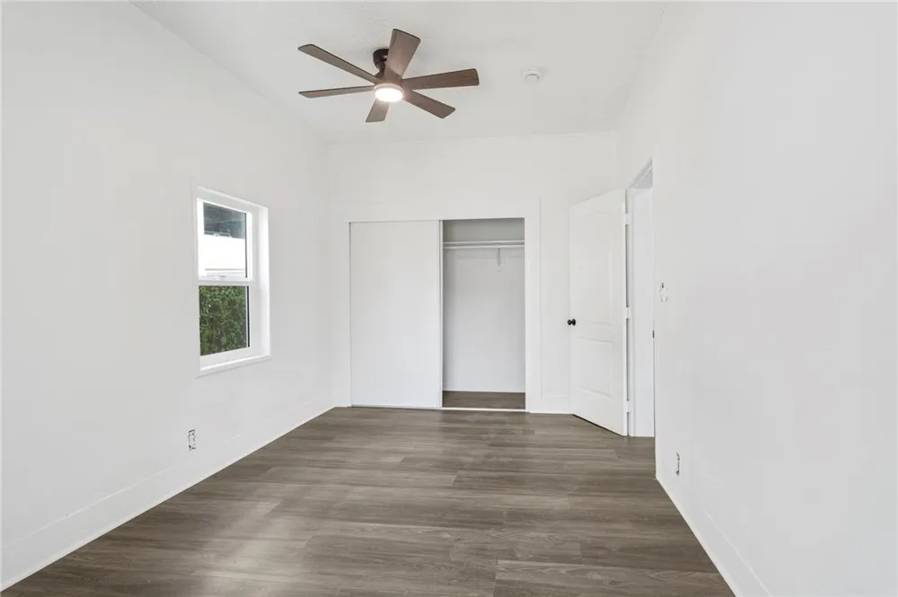 925 W 84th Los Angeles, CA 90044