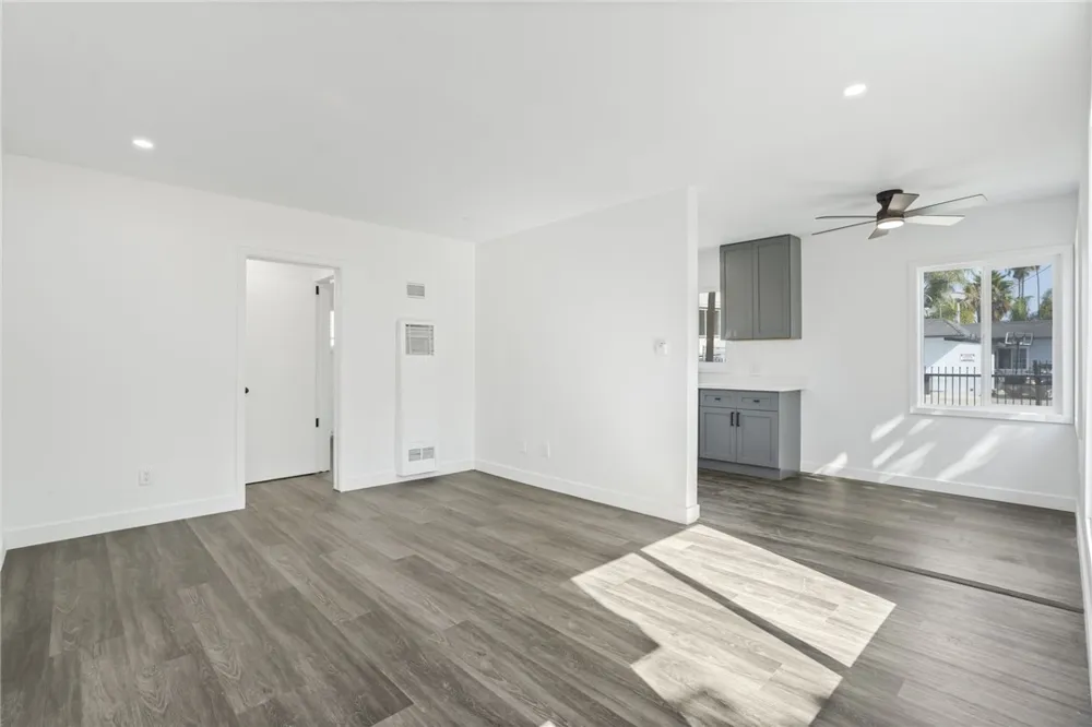 925 W 84th Los Angeles, CA 90044