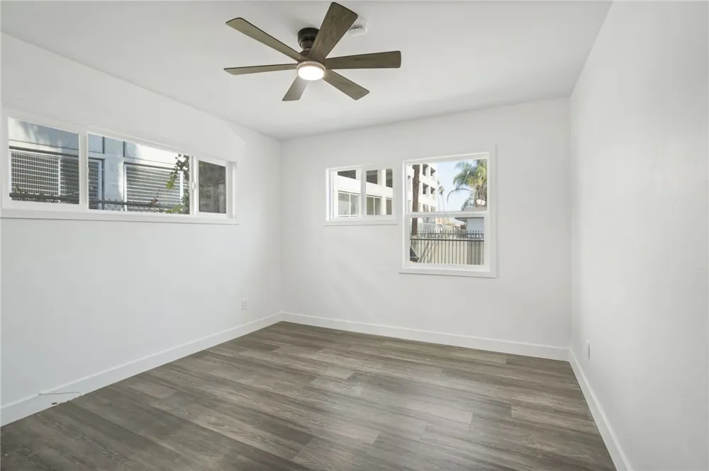 925 W 84th Los Angeles, CA 90044