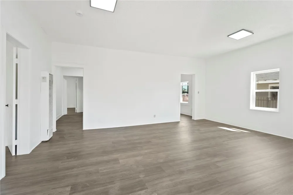925 W 84th Los Angeles, CA 90044