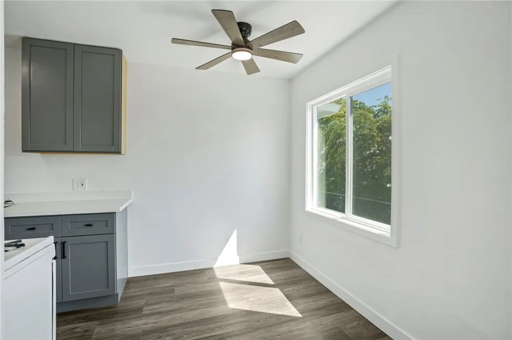 925 W 84th Los Angeles, CA 90044