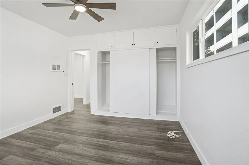 925 W 84th Los Angeles, CA 90044